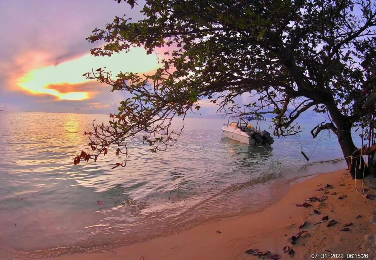 Santiri Island Resort Semporna Buitenkant foto